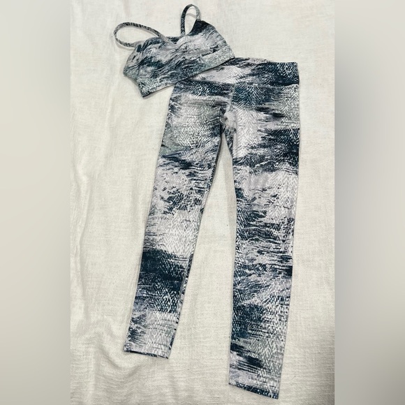 Fabletics - Fossil Print Legging and Sports Bra set - Picture 1 of 4
